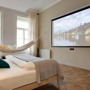 luxury-design-apartment-home-cinema-hammock.praguehotelsweb.com/